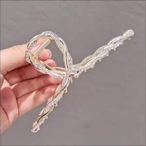 [SHIPS FROM MALAYSIA](Z233)ZAYA Premium Quality Twist Design Rhinestone 13.5cm Extra Large Hair Claw/ Fashion AccessorY