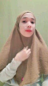 BERGO CRINKLE AIR FLOW SIZE (M) KERUDUNG / HIJAB INSTAN (NON PET)