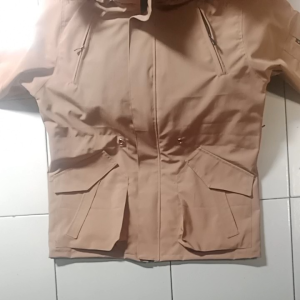 Jaket Parka Bulu Polos Eksotis: Pilihan Ideal Untuk Musim Dingin