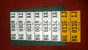 Desain Plat Nomor Mobil Font Baru Standar Sepasang