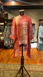 Kharis Blouse Viscos by Dian Pelangi: Limited Edition Tunik Baju Atasan Blus Outfit Busui Casual Formal Kerja Kantor Pesta Pernikahan Kondangan Lebaran Wanita Cantik Anggun Modis Modern Simple Elegan Mewah Model Korea Terbaru Motif Jumputan Kekinian