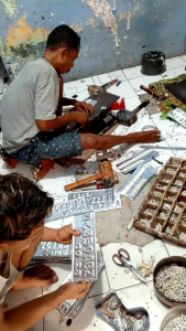 plat motor pon terbaru ada logo korlantas polri timbul WARNA PUTIH DAN HITAM