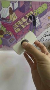 HCM Bật Lửa Khè Xài Gas Đá Rảnh Tay Con Quay Spinner 2in1 Dạ Quang Phát Sáng Trong Tối