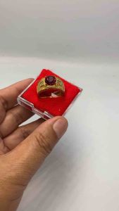 แหวนทอง 18k พลอยทับทิม พลอยบุษราคัม พลอยมรกต ช่วยเสริมพลังอำนาจ โชคลาภ ความสำเร็จ มั่งคั่งร่ำรวยเงินทอง