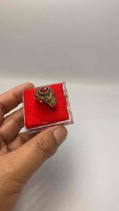 แหวนทอง 18k พลอยมรกต พลอยทับทิม ช่วยเสริมอำนาจ บารมี โชคลาภ ความอุดมสมบูรณ์ ร่ำรวยเงินทอง