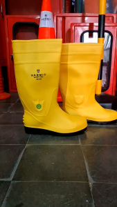 Sepatu Boot Steel Toe Yellow