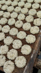 RENGGINANG KENDIS Homemade Rasa Terasi Manis PedasBawang 300-350grisi 36 pcs.langsung di goreng.
