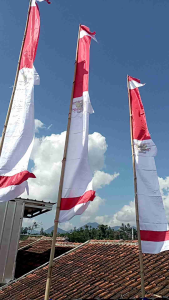 umbul umbul panjang (bandir)