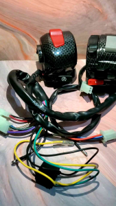 SAKLAR KANAN DAN KIRI 1SET VIXION OLD CARBON KARBON HOLDER KANAN DAN KIRI 1 SET CARBON VIXION OLD KARBON
