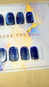 เล็บปลอมเจลแท้ฟรีกาวตะไบ เล็บpvc.เจลแท้โทนสน้ำเงินลูกแก้วแต่งผงขัด ไซต์มาตรฐานmทรงสั้น รับไซต์อื่นแจ้งที่ช่องเเชทค่ะ