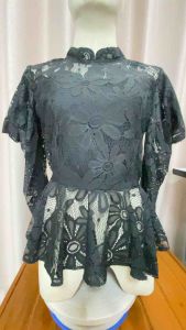 เสื้อลูกไม้สีดำทรงสุภาพ