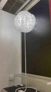 ใหม่ โคมไฟตั้งพื้นมินิมอล แถมหลอดไฟ VINDKAST วินด์แคสต์ โคมไฟตั้งพื้น สีขาว โคมไฟอิเกีย โคมไฟดอกไม้ โคมไฟ รับรองเครื่องหมาย CE โคมไฟikea IKEA