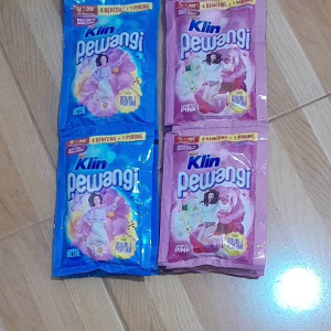 soklin pewangi 65 ml 1 renceng isi 6 sachet