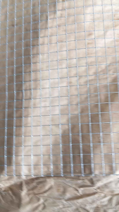 khổ cao 50cm x dài 1m lưới chấm chì ô vuông chống rỉ sét dùng để làm lồng chim avi...