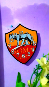 Jam Dinding Karakter Logo As Roma: Desain Unik untuk Ruang Tamu & Penyuka Sepak Bola