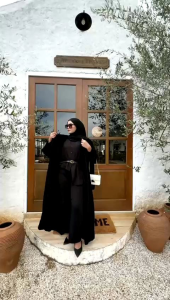 Abaya Gamis Hitam dengan Zipper: Mutiara Tasle & Desain Elegan