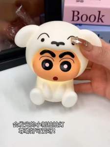 小新小白小夜灯 小号 (1个) Crayon Shin-chan Night Light #有了这个小新小白小夜灯陪伴夜晚不再孤单.平时也能做个小摆件🌈.