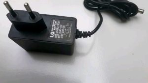 Monitor Led LG 15 16 17 inch MODEL: ADS-18FSG-19 19016GPI OUTPUT: DC 19V- 0.84A