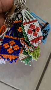 Gantungan kunci manik khas kalimantan gantungan sauvenier oleh oleh khas dayak kalimantan
