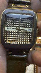 Đồng hồ nam hiệu DIESEL QUARTZsize ngang 37mm dáng Tank vuôngmáy Thụy sĩ và máy Nhật bản mặt nâu cafedây da