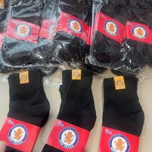 ถุงเท้าสีดำ Freesize 1 แพ็ค 12 คู่