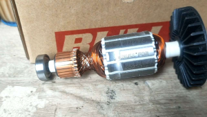 Armature HR 2631F Makita: Komponen Mesin Makita