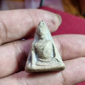 พระนางพญา กรุวัดนางพญา เนื้อดิน