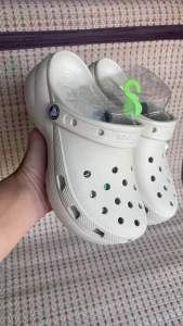 รองเท้า Crocs classic clog รองเท้าแตะ รองเท้าผู้ใหญ่ รองเท้าแตะลำลอง