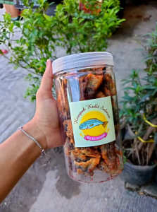 Keripik Kulit Ikan Salmon Crunchy Balado 60gr Cemilan Sehat Gurih dan Enak