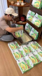 Cát Sắn Miniso 1.25kg – Siêu Hút Nước Không Bụi Không Dính Đáy Tốt Cho Mèo Nhạy Cảm