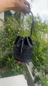 Túi 2hand đeo vai dài trần trám bucket mini nhà MOs của Ý -T69