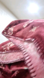 ผ้าห่มนาโนสึแดงเข้มผ้าเงาลายดอกไม้ ขนาด230x200ซม.