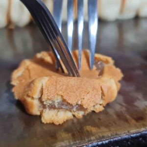 ขนมลูกเต๋าย่าง ไส้ลูกตาลอ่อน