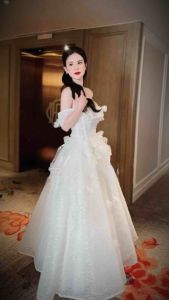 Đầm cưới đính cánh hoa rơi lưới kim tuyến TRIPBLE T DRESS sang trọng - size S/M/L - MS41V