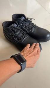 Sepatu safety merek oxlay model semi boot untuk pekerja lapangan dan kantoran