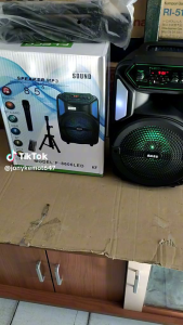 FLECO F-8606 LED KF Speaker Bluetooth Portabel 8.5 Inch dengan Karaoke Wireless dan Mikrofon - Hitam