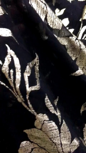 vải voan đen in hoa nổi màu vàng đồng _( khổ 1m5) mềm mỏng nhẹ may đầm váy áo dài thiết kế vv