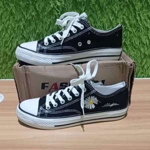 Sepatu Baru Import Bordir Bunga Brand Fashion Size 40
