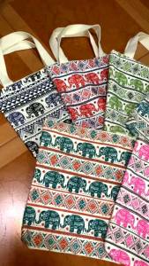 🐷กระเป๋าผ้าลายช้าง - อันดับผักแถม Assorted Colors & Fabrics - รูปหน้าช้าง 10x11 นิ้ว คลายสี 🛍️
