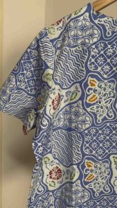 ❤️❤️New Lovely Floral Blue Batik Stamp Blouse❤️❤️