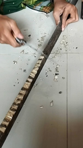 pisau peruncing pemotong kayu bambu