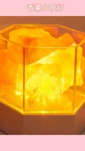 喜马拉雅水晶盐灯#附送1罐老姜香味Himalayan Crystal Salt Lamp 采用来自喜马拉雅山的水晶盐灯，半透明的晶体照射出暖色的灯光，非常自然温馨，还有助于舒缓压力，稳定情绪，改善睡眠的质量‼👍😍 #好物分享