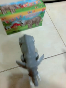 Mainan Gajah Kecil anak bisa jalan dan ada musik
