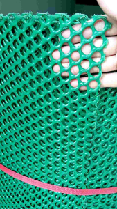 Lưới nhựa mắt cáo cao 50cm - 1m - 1m5  lưới nhựa dùng để làm lồng hoặc chuồng trại chăn nuôi..