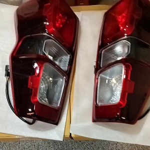 ไฟท้าย isuzu dmax 2020 ดีแมก หลอดใส้ มีขั้ว