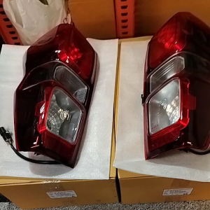 ไฟท้าย isuzu dmax 2020 ดีแมก หลอดใส้ มีขั้ว 1คู่ 2ดวง L/R