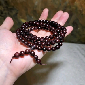 8.1mm Premium aged Hainan Chinese Fragrant Rosewood (Dalbergia odorifera) high natural oil content 110 beads Mala necklace 8.1毫米海南黄花梨(降香黄檀)老油梨110颗念珠/項链
