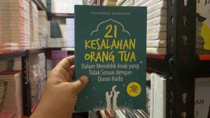 Buku 21 Kesalahan Orang Tua dalam Mendidik Anak yang Tidak Sesuai dengan Quran Hadis