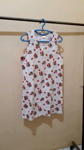 Dress Bunga Tanpa Lengan: Pilihan Modis untuk Wanita