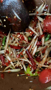 แม่หมูน้ำปลาร้าปรุงรสต้มสุก แซ่บนัวร์ 400 ml